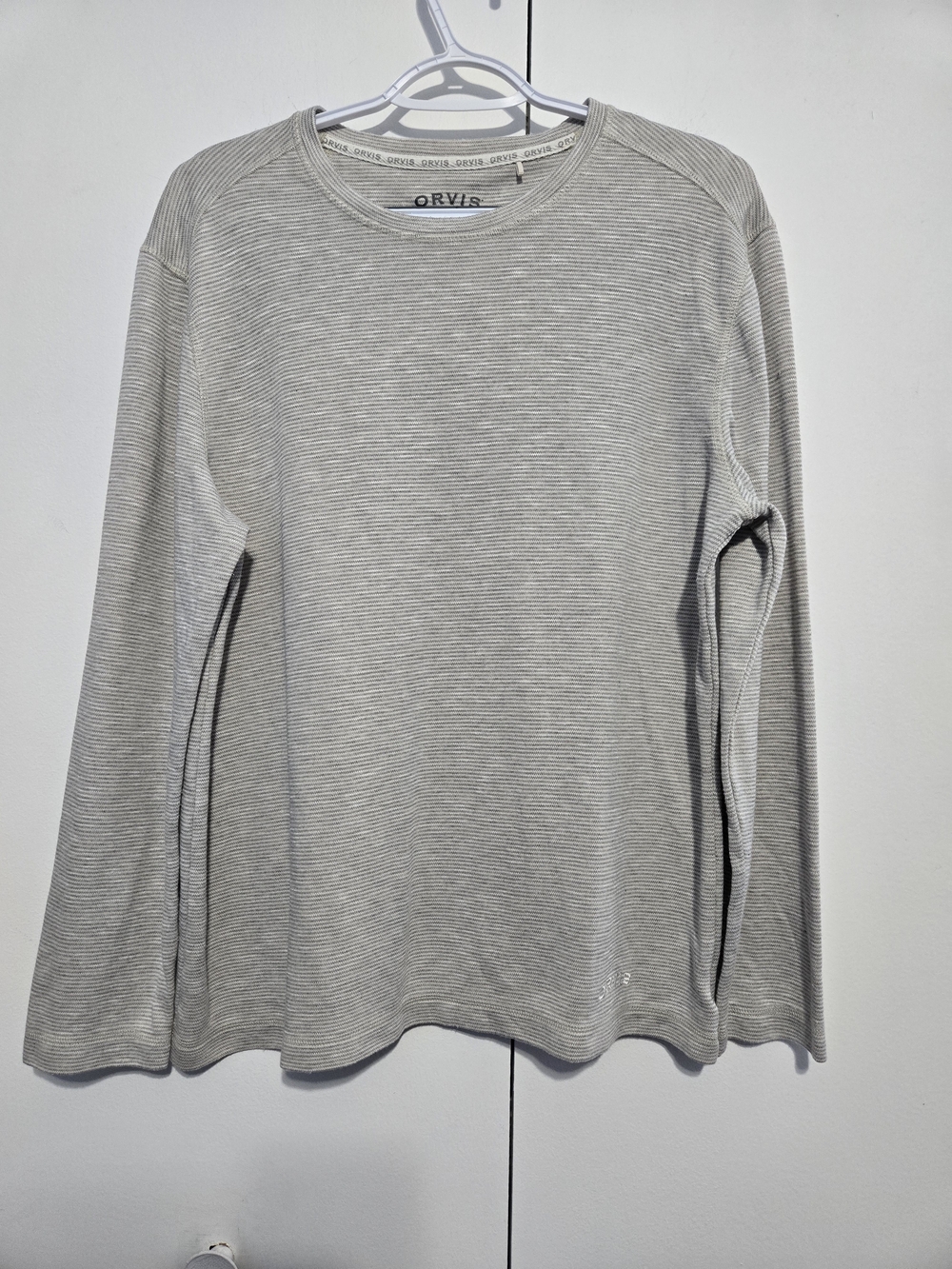 Orvis Striped Long Sleeve Shirt Men’s Medium Gray Lightweight Crew Neck Casual